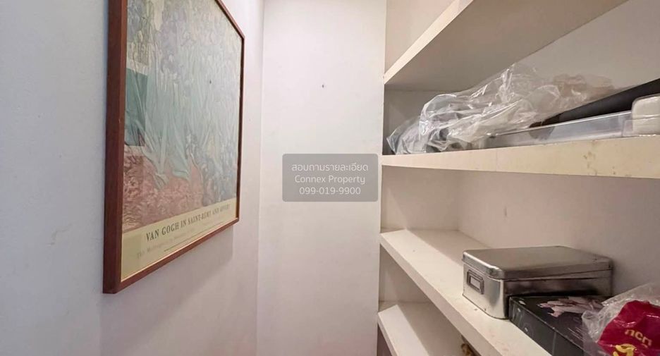 For rent 2 bedrooms condo in Yan Nawa, Bangkok
