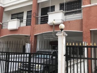 Reihenhaus zur Miete mit 4 Zimmer in Phra Khanong, Bangkok