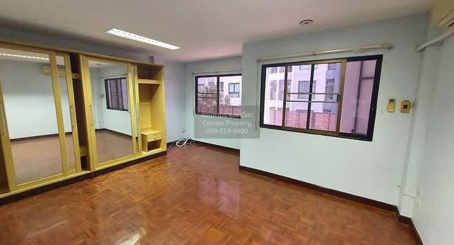 Reihenhaus zur Miete mit 4 Zimmer in Phra Khanong, Bangkok