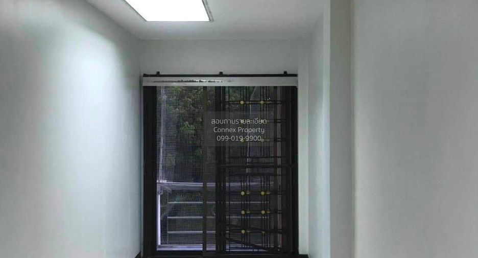 Reihenhaus zur Miete mit 4 Zimmer in Phra Khanong, Bangkok