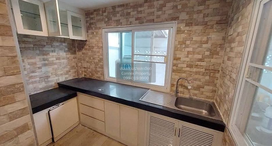 Reihenhaus zur Miete mit 4 Zimmer in Phra Khanong, Bangkok