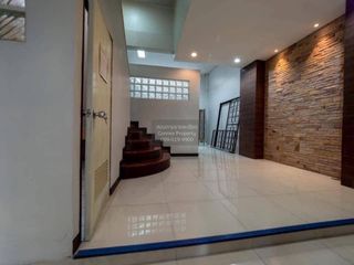 Reihenhaus zur Miete mit 4 Zimmer in Phra Khanong, Bangkok