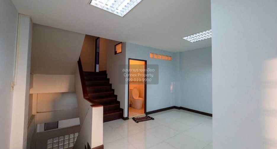 Reihenhaus zur Miete mit 4 Zimmer in Phra Khanong, Bangkok