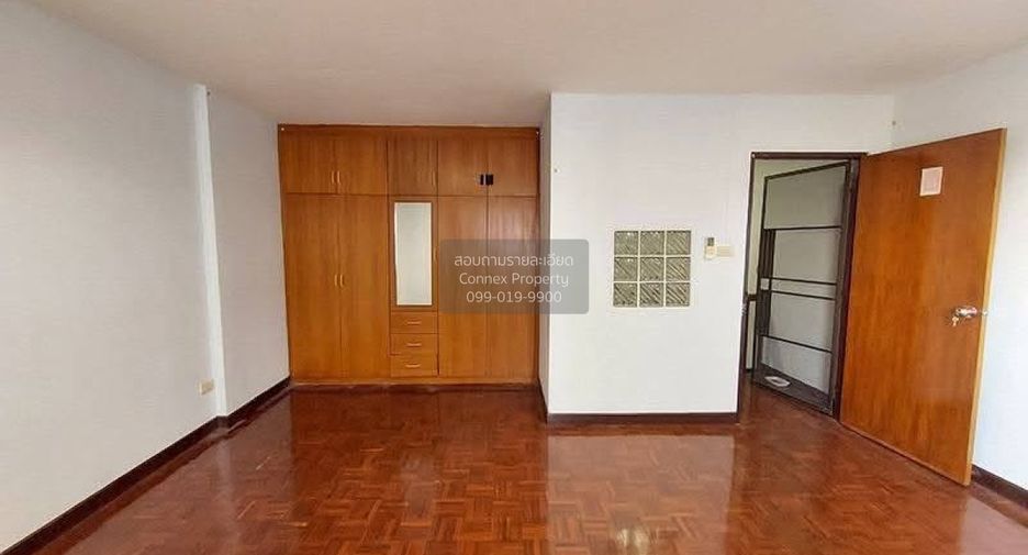 Reihenhaus zur Miete mit 4 Zimmer in Phra Khanong, Bangkok