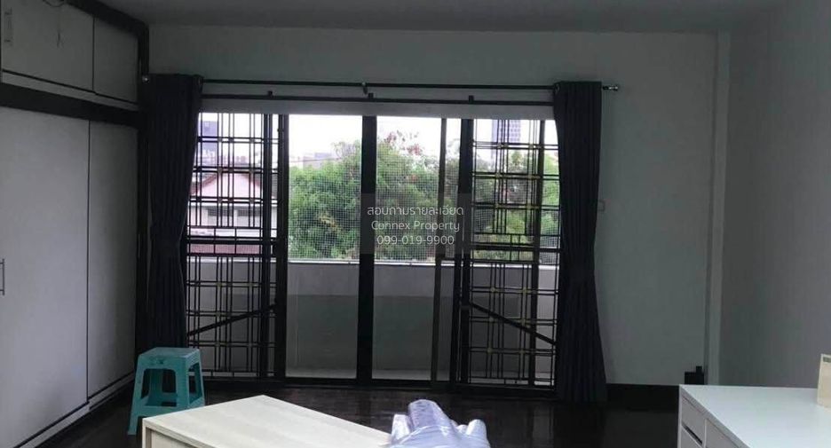 Reihenhaus zur Miete mit 4 Zimmer in Phra Khanong, Bangkok