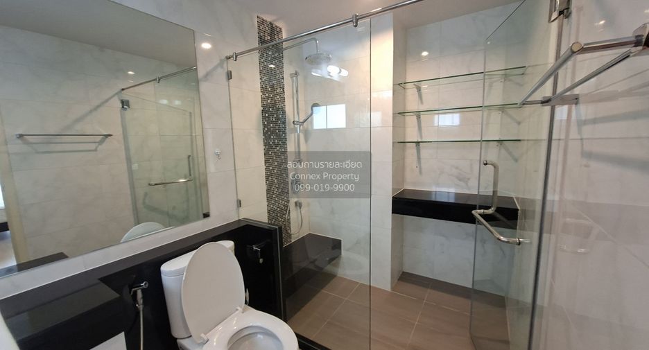 For rent 2 bedrooms condo in Yan Nawa, Bangkok