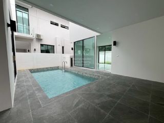 Casa en alquiler de 4 habitaciones en Bang Khen, Bangkok