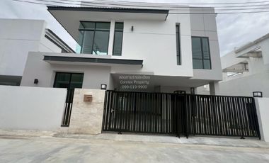 Casa en alquiler de 4 habitaciones en Bang Khen, Bangkok