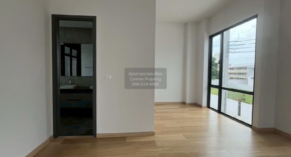 Casa en alquiler de 4 habitaciones en Bang Khen, Bangkok
