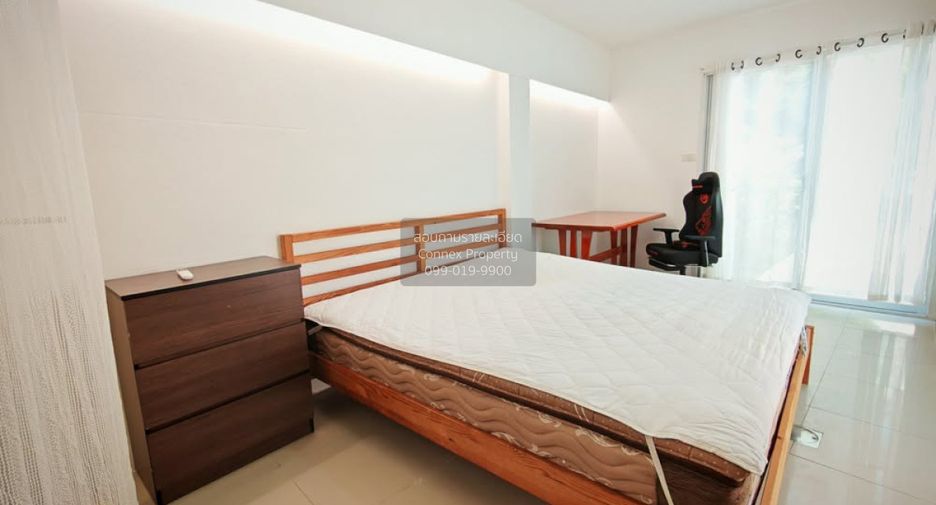 Casa adosada en alquiler de 5 habitaciones en Phasi Charoen, Bangkok