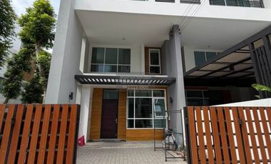 出租 3 卧室 联排别墅 在 Lak Si, 曼谷