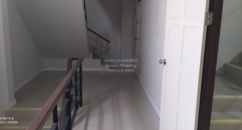 For rent 3 bedrooms townhouse in Lat Krabang, Bangkok