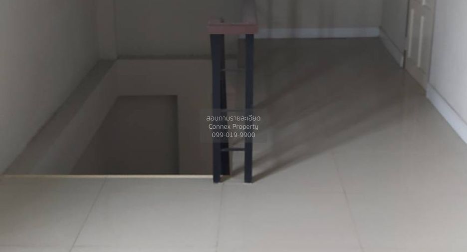 For rent 3 bedrooms townhouse in Lat Krabang, Bangkok