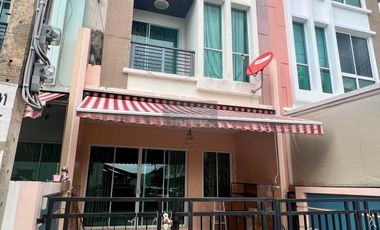 Reihenhaus zur Miete mit 3 Zimmer in Chom Thong, Bangkok