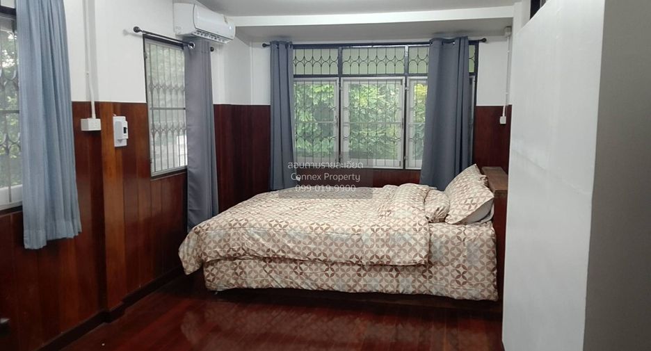 Casa en alquiler de 4 habitaciones en Taling Chan, Bangkok