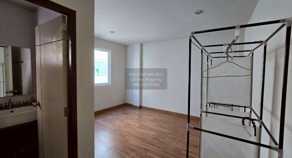 Reihenhaus zur Miete mit 4 Zimmer in Lat Krabang, Bangkok