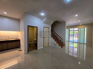 Reihenhaus zur Miete mit 4 Zimmer in Lat Krabang, Bangkok