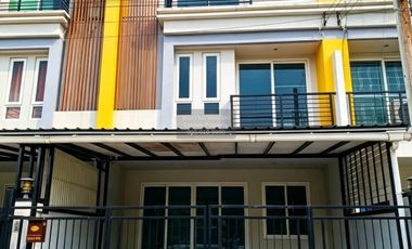 For rent 4 bedrooms townhouse in Lat Krabang, Bangkok