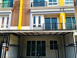 Reihenhaus zur Miete mit 4 Zimmer in Lat Krabang, Bangkok