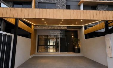 Reihenhaus zur Miete mit 3 Zimmer in Lat Phrao, Bangkok