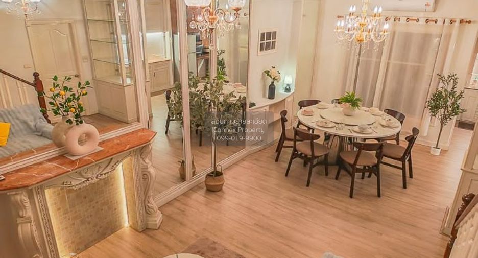 For rent 3 bedrooms townhouse in Yan Nawa, Bangkok