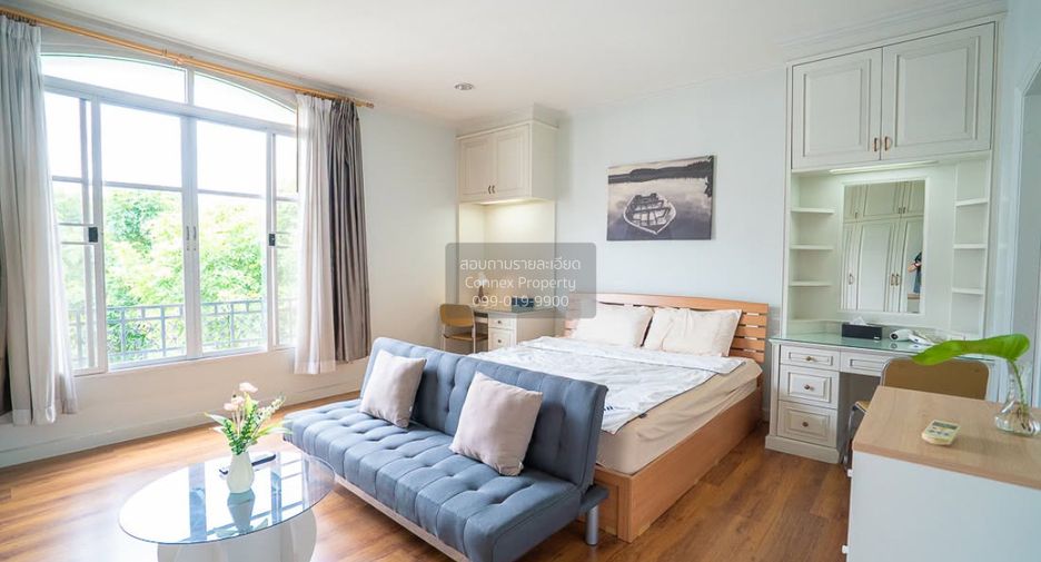 For rent 3 bedrooms townhouse in Yan Nawa, Bangkok