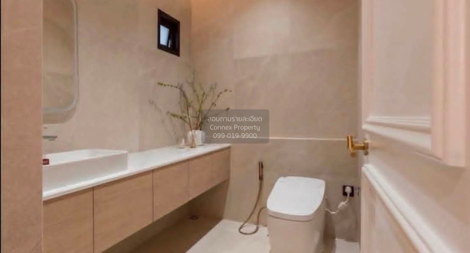For rent 5 bedrooms house in Phra Khanong, Bangkok