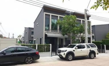 Reihenhaus zur Miete mit 3 Zimmer in Thung Khru, Bangkok