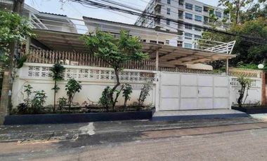 À louer 3 chambres maison à Wang Thonglang, Bangkok