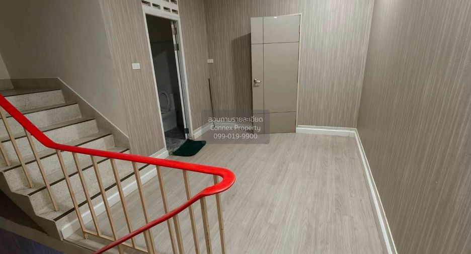 For rent 4 bedrooms townhouse in Huai Khwang, Bangkok