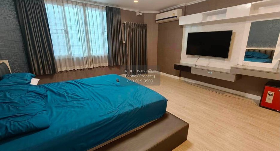 For rent 4 bedrooms townhouse in Huai Khwang, Bangkok
