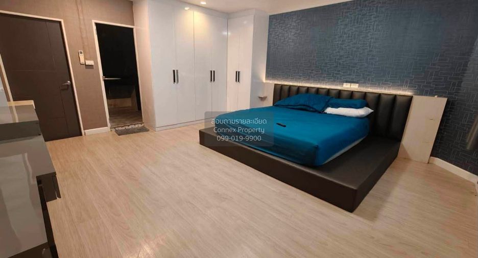 For rent 4 bedrooms townhouse in Huai Khwang, Bangkok