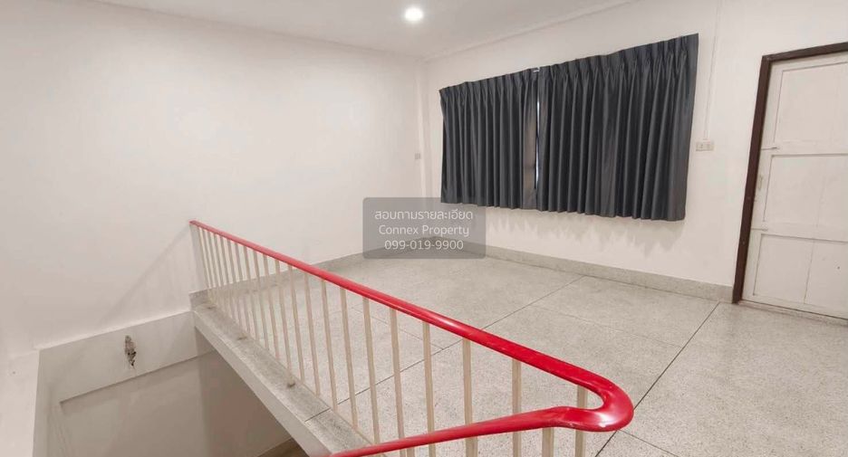 For rent 4 bedrooms townhouse in Huai Khwang, Bangkok