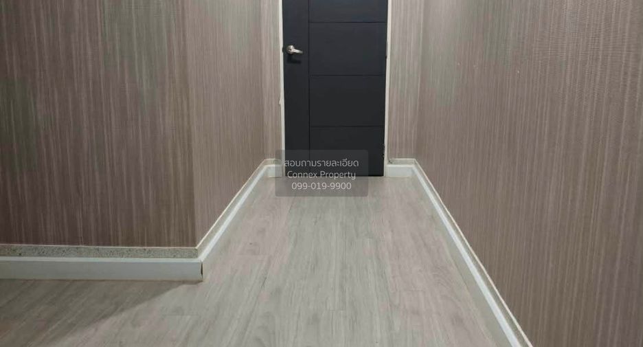 For rent 4 bedrooms townhouse in Huai Khwang, Bangkok