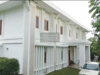 Casa en alquiler de 4 habitaciones en Lat Phrao, Bangkok