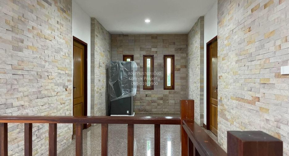 Casa en alquiler de 4 habitaciones en Lat Phrao, Bangkok