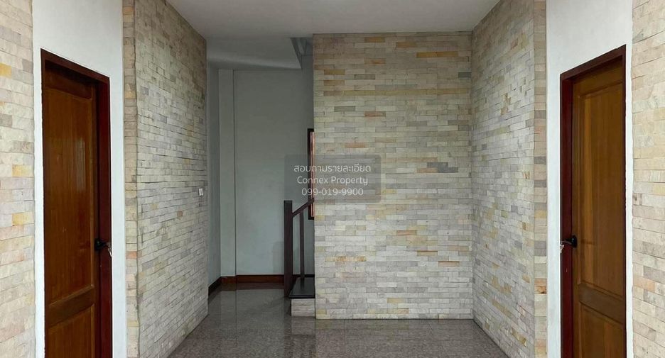 Casa en alquiler de 4 habitaciones en Lat Phrao, Bangkok