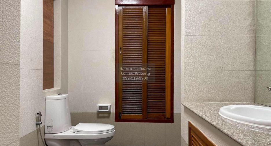 Casa en alquiler de 4 habitaciones en Lat Phrao, Bangkok