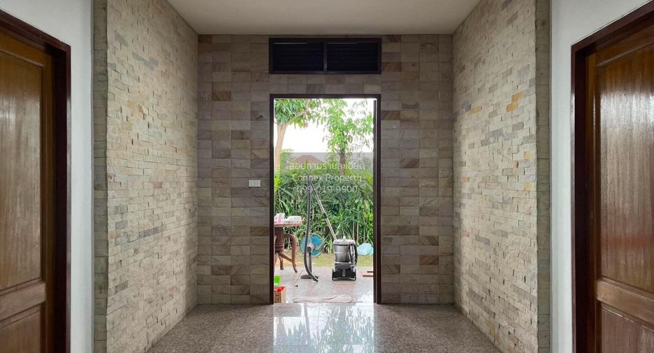 Casa en alquiler de 4 habitaciones en Lat Phrao, Bangkok