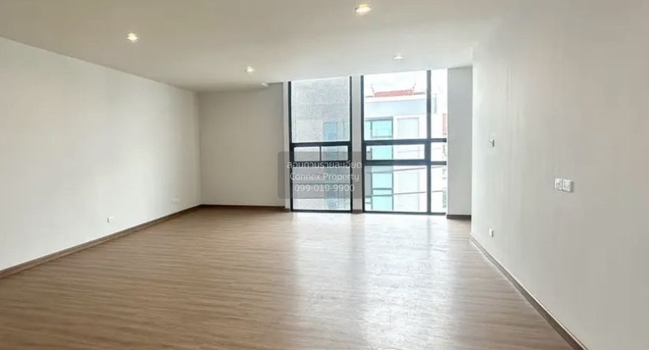 For rent 4 ベッドルーム townhouse in Bang Khen, Bangkok