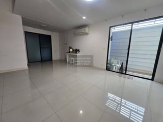 For rent 4 ベッドルーム townhouse in Wang Thonglang, Bangkok
