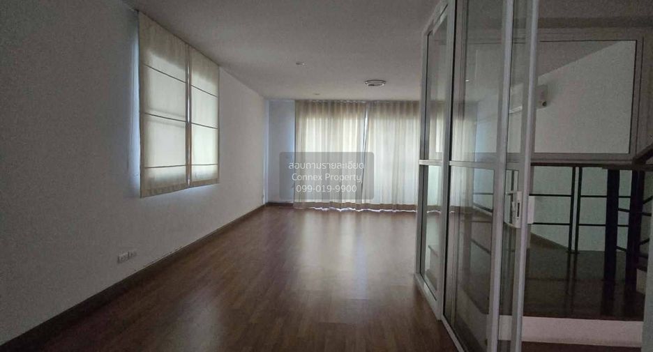 For rent 4 ベッドルーム townhouse in Wang Thonglang, Bangkok