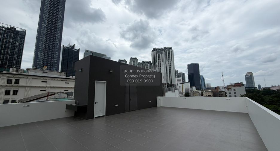 For rent 7 bedrooms townhouse in Huai Khwang, Bangkok
