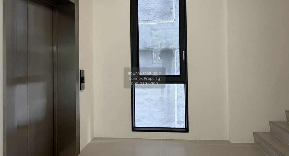 For rent 7 bedrooms townhouse in Huai Khwang, Bangkok