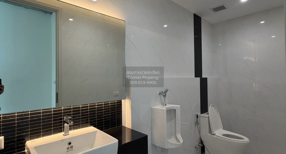 For rent 7 bedrooms townhouse in Huai Khwang, Bangkok
