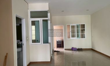 Reihenhaus zum Kauf mit 3 Zimmer in Bueng Kum, Bangkok