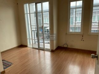 Reihenhaus zum Kauf mit 3 Zimmer in Bueng Kum, Bangkok