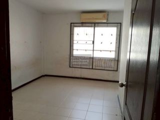 Reihenhaus zum Kauf mit 3 Zimmer in Khlong Sam Wa, Bangkok