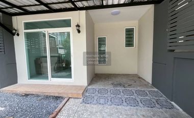Reihenhaus zum Kauf mit 3 Zimmer in Saphan Sung, Bangkok