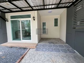 Reihenhaus zum Kauf mit 3 Zimmer in Saphan Sung, Bangkok